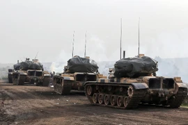  Xe quân sự Thổ Nhĩ Kỳ được triển khai tại Afrin, Syria trong chiến dịch chống các tay súng YPG, ngày 22/1. (Nguồn: THX/TTXVN)