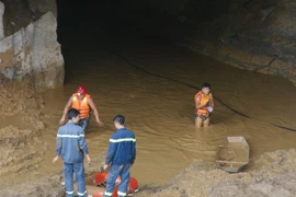 [Video] Đã tìm thấy 1 nạn nhân vụ sập hầm vàng tại Hòa Bình