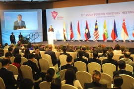 Thủ tướng Singapore Lý Hiển Long phát biểu tại Lễ khai mạc AMM 51. (Ảnh: Xuân Vịnh/TTXVN)