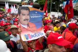 Người dân biểu tình ủng hộ Tổng thống Venezuela Nicolas Maduro tại Caracas. (Nguồn: Associated Press)