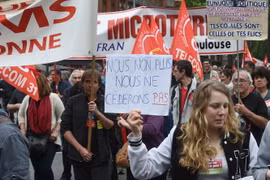 Người dân Pháp tham gia biểu tình phản đối dự luật cải cách lao động tại Toulouse ngày 17/5/2017. (Nguồn: AFP/TTXVN)