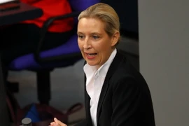 Lãnh đạo AfD Alice Weidel phát biểu tại cuộc họp ở Berlin ngày 4/7. (Ảnh: AFP/TTXVN)
