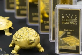  Vàng được bày bán tại Seoul, Hàn Quốc. (Nguồn: Yonhap/TTXVN)