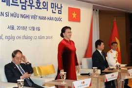 Chủ tịch Quốc hội Nguyễn Thị Kim Ngân gặp gỡ nhân sỹ hữu nghị Việt Nam-Hàn Quốc. (Ảnh: Trọng Đức/TTXVN)