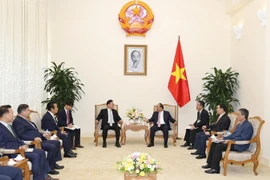 Thủ tướng Nguyễn Xuân Phúc tiếp ông Park Soo Kwan, Tổng Lãnh sự danh dự Việt Nam tại thành phố Busan, tỉnh Gyeongnam, Hàn Quốc. (Ảnh: Thống Nhất/TTXVN)