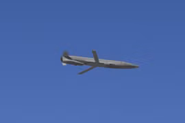 Máy bay mồi bẫy MALD-X. (Nguồn: Raytheon)