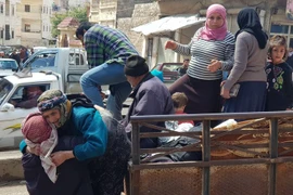  Người dân sơ tán khỏi khu vực Afrin, Syria ngày 15/3. (Nguồn: AFP/TTXVN)