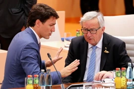 hủ tướng Canada Justin Trudeau (ảnh, trái) Chủ tịch Ủyban châu Âu Jean-Claude Juncker (ảnh, phải) (Nguồn: AFP/TTXVN) 