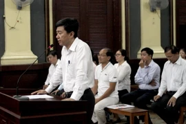  Các bị cáo lần lượt nói lời sau cùng tại phiên tòa. (Ảnh: Thành Chung/TTXVN)