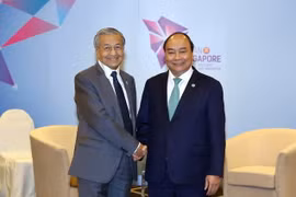 Thủ tướng Nguyễn Xuân Phúc và Thủ tướng Malaysia Mahathir Bin Mohamad. (Ảnh: Thống Nhất/TTXVN)
