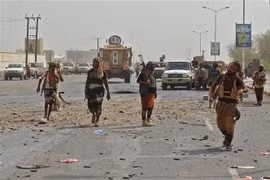 Lực lượng ủng hộ Chính phủ Yemen tại khu vực ngoại ô Hodeida ngày 9/11/2018. (Ảnh: AFP/TTXVN)