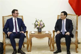 Phó Thủ tướng Chính phủ Vương Đình Huệ tiếp ông Jan Rielander. (Ảnh: Doãn Tấn/TTXVN)