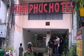 Công an Thành phố Hồ Chí Minh kiểm tra khách sạn Minh Phúc. (Ảnh: Thành Chung/TTXVN)