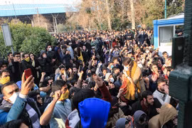 Người dân biểu tình phản đối các vấn đề về kinh tế ở Tehran, Iran ngày 30/12/2017. (Nguồn AFP/TTXVN)