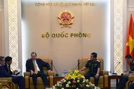 Thượng tướng Lê Chiêm tiếp Tổng giám đốc Tập đoàn đóng tàu DAMEN của Hà Lan Rene Berkvens. (Nguồn: qdnd.vn)
