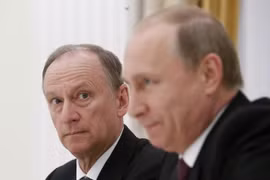  Thư ký Hội đồng An ninh Nga Nikolai Patrushev (trái) và Tổng thống Nga Vladimir Putin (phải) tại cuộc họp ở Moskva ngày 26/5/2015. (Nguồn: AFP/TTXVN)