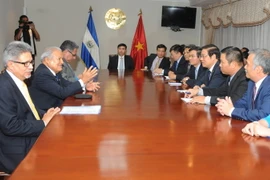 Trưởng ban Nội chính Trung ương Phan Đình Trạc hội kiến Tổng thống Salvador, Ngài Salvador Sánchez Cerén. (Ảnh: Việt Hùng/TTXVN)
