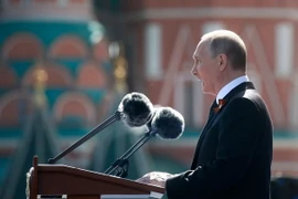 Tổng thống Nga Vladimir Putin phát biểu tại lễ diễu binh kỷ niệm 73 năm Ngày Chiến thắng ở Quảng trường Đỏ, thủ đô Moskva ngày 9/5. (Nguồn: AFP/TTXVN)