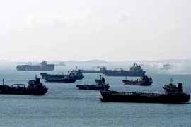 Tàu chở dầu ngoài khơi Singapore ngày 19/2. (Nguồn: AFP/TTXVN)