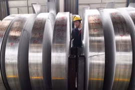  Sản phẩm nhôm cuộn tại một nhà máy ở Sơn Đông, Trung Quốc. (AFP/TTXVN)