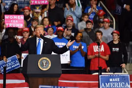 Tổng thống Mỹ Donald Trump trong cuộc vận động bầu cử ở Charlotte, North Carolina ngày 26/10/2018. (Ảnh: AFP/TTXVN)