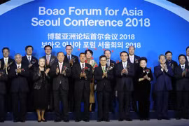Các đại diện chụp ảnh chung tại Diễn đàn châu Á Bác Ngao 2018 khu vực Đông Bắc Á ở Seoul (Hàn Quốc) ngày 20/11/2018. (Ảnh: YONHAP/TTXVN)