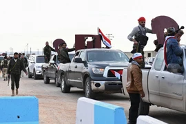 Đoàn xe chở lực lượng ủng hộ Chính phủ Syria tiến vào vùng Afrin ngày 20/2. (Nguồn: AFP/TTXVN)