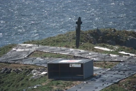 Tên lửa Taurus được phóng từ máy bay F-15K của Không quân Hàn Quốc chuẩn bị hạ xuống mục tiêu. (Nguồn: Yonhap/TTXVN)