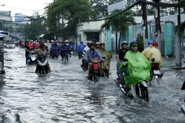 Ngập úng tại đường Khuông Việt (quận 11). (Ảnh: Hoàng Hải/TTXVN)