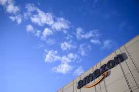 Biểu tượng của tập đoàn Amazon ở New York, Mỹ. (Ảnh: AFP/TTXVN)