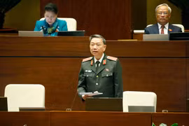 Bộ trưởng Bộ Công an Tô Lâm giải trình ý kiến của đại biểu Quốc hội nêu. (Ảnh: Doãn Tấn/TTXVN)