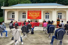 Công dân hoàn thành cách ly tập trung. (Ảnh minh họa: Văn Đạt/TTXVN)
