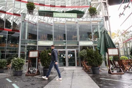 Một nhà hàng tại Berlin, Đức, đóng cửa ngày 2/11/2020 do dịch COVID-19. (Ảnh: THX/TTXVN)
