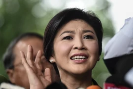 Cựu Thủ tướng Thái Lan Yingluck Shinawatra trả lời báo giới khi tới phiên tòa ở Bangkok ngày 5/8. (Nguồn: AFP/TTXVN)
