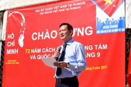 Đại sứ Trần Thành Công phát biểu tại lễ míttinh. (Nguồn: Đại sứ quán Việt Nam tại Romania)