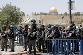 Cảnh sát Israel gác tại thành cổ Jerusalem. (Nguồn: EPA/TTXVN)