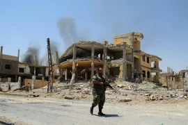 Binh sỹ Syria trong cuộc chiến chống tổ chức IS ở thành phố Al-Sukhnah. (Nguồn: THX/TTXVN)