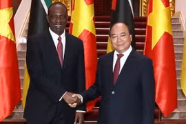 Thủ tướng Nguyễn Xuân Phúc tiếp Thủ tướng Mozambique Carlos Agostinho do Rosario. (Ảnh: Thống Nhất/TTXVN)