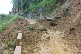 Mưa lũ gây sạt lở nghiêm trọng tại Lào Cai. (Ảnh: Hương Thu/TTXVN)