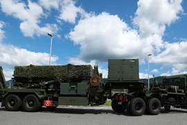 Tên lửa đất đối không PAC-3 được vận chuyển tới căn cứ quân sự ở Kaita, tỉnh Hiroshima. (Nguồn: AFP/TTXVN)