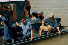 Lý Hải chi 3 tỷ đồng cho cảnh cháy nổ, rượt bắt trên sông nước.