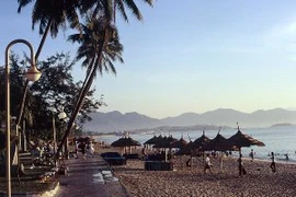 Biển Nha Trang là điểm đến ưa thích của du khách trong và ngoài nước. (Ảnh: Searcher Vn)