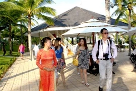 Lữ hành quốc tế đến khảo sát khách sạn ở Phan Thiết (Ảnh: Nguyễn Thanh/TTXVN)