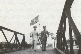 Cầu Hiền Lương xưa (Ảnh: nguồn internet)