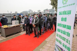 Sáng 23/1, Ban quản lý đường sắt đô thị Hà Nội (MRB) đã mở cửa cho người dân vào tham quan nhà ga S1 tuyến đường sắt đô thị Nhổn-ga Hà Nội. (Ảnh: Minh Sơn/Vietnam+)