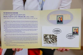 Cận cảnh bộ tem về đồng chí Nguyễn Cơ Thạch. (Ảnh: Minh Sơn/Vietnam+)