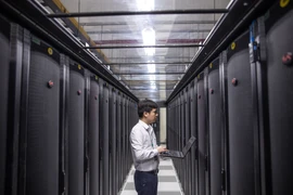 Với tổng diện tích 6.500m2 cùng 1.200 tủ rack tương đương 48 ngàn máy chủ vật lý và 480 ngànmáy chủ cloud, Hòa Lạc data center là trung tâm dữ liệu lớn nhất khu vực miền Bắc của Viettel IDC. (Ảnh: Minh Sơn/Vietnam+)