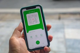 Người dùng đã có thể tải về ứng dụng PC-Covid. (Ảnh: Minh Sơn/Vietnam+)