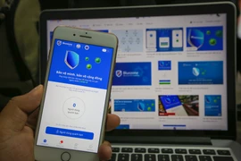 Ứng dụng Bluezone được đông đảo người Việt Nam sử dụng. (Ảnh: Minh Sơn/Vietnam+)