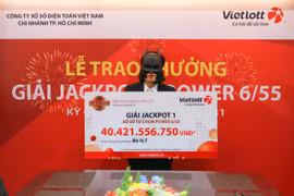 Vị khách hàng may mắn trúng giải Jackpot trị giá hơn 40 tỷ đồng. (Ảnh: Vietlott)